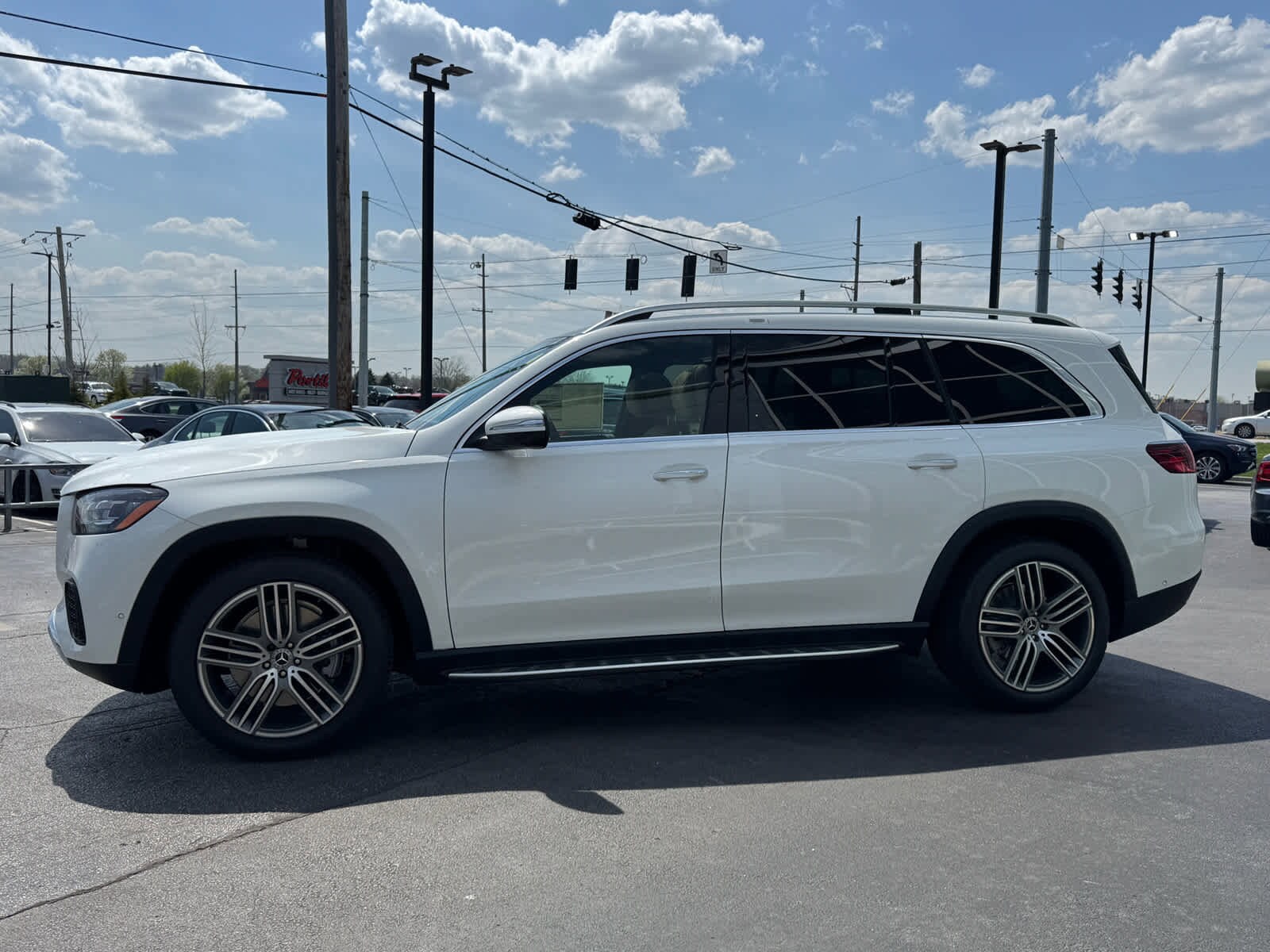 2025 Mercedes Benz GLS 450 4MATIC photo 3