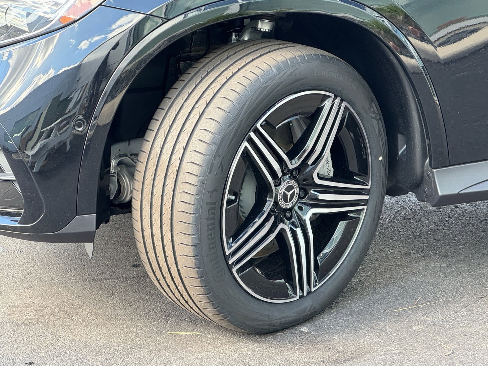 2025 Mercedes Benz GLC 300 4MATIC photo 2