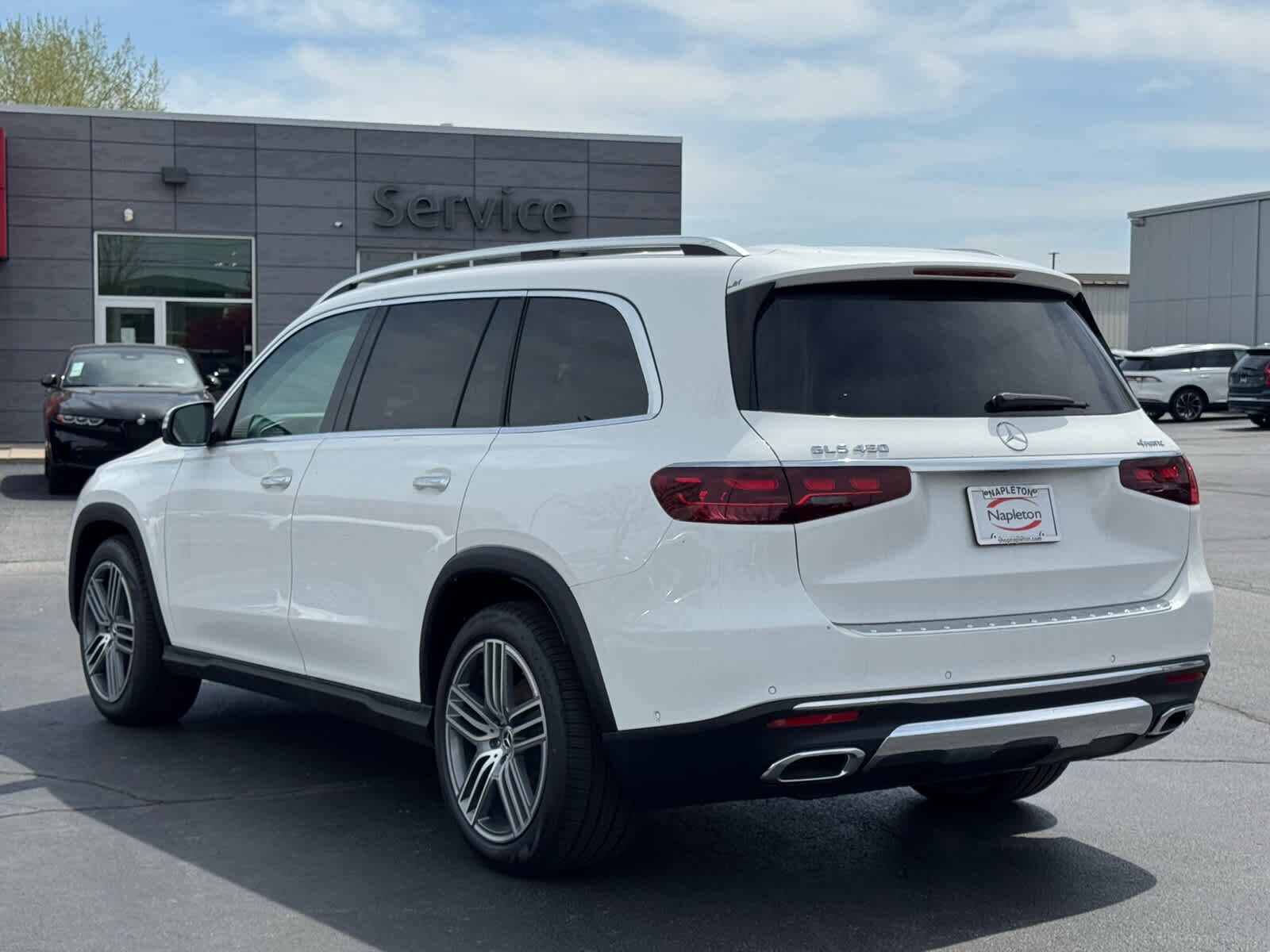 2025 Mercedes Benz GLS 450 4MATIC photo 4