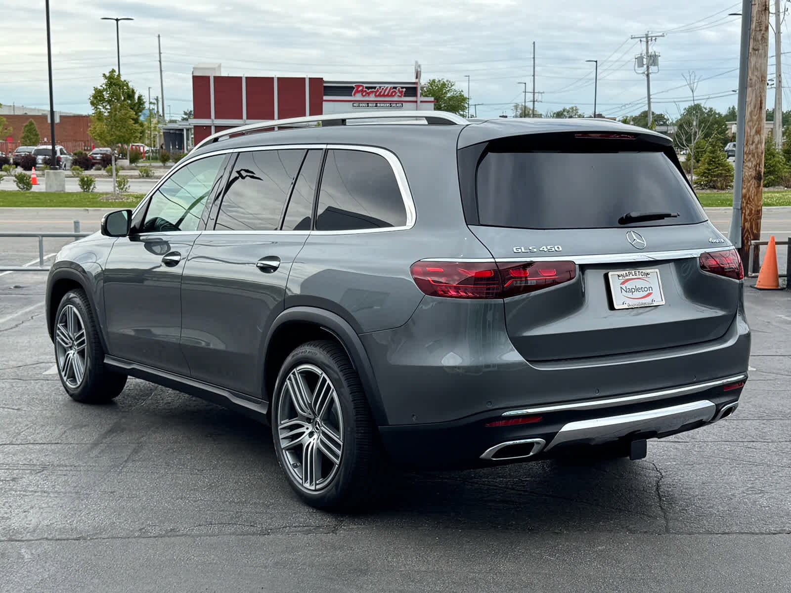 2025 Mercedes Benz GLS 450 4MATIC photo 4