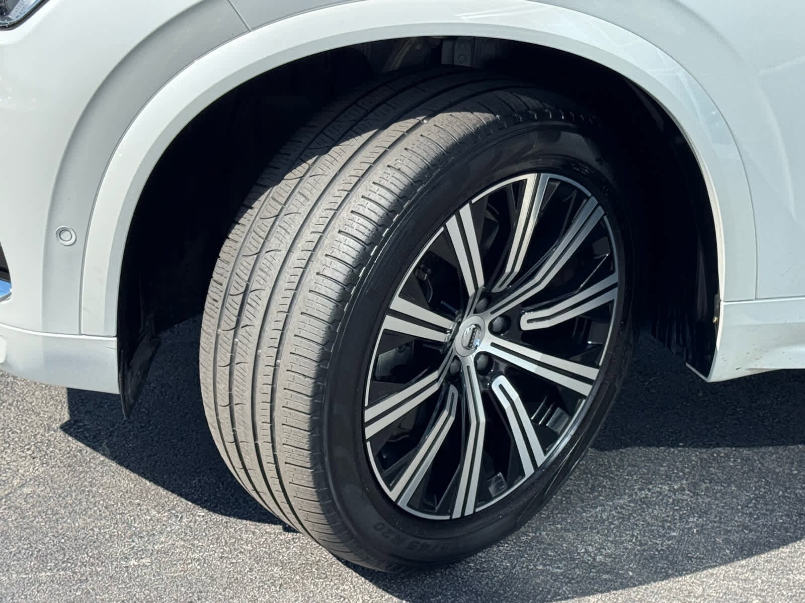 2024 Volvo XC90 Plus photo 2