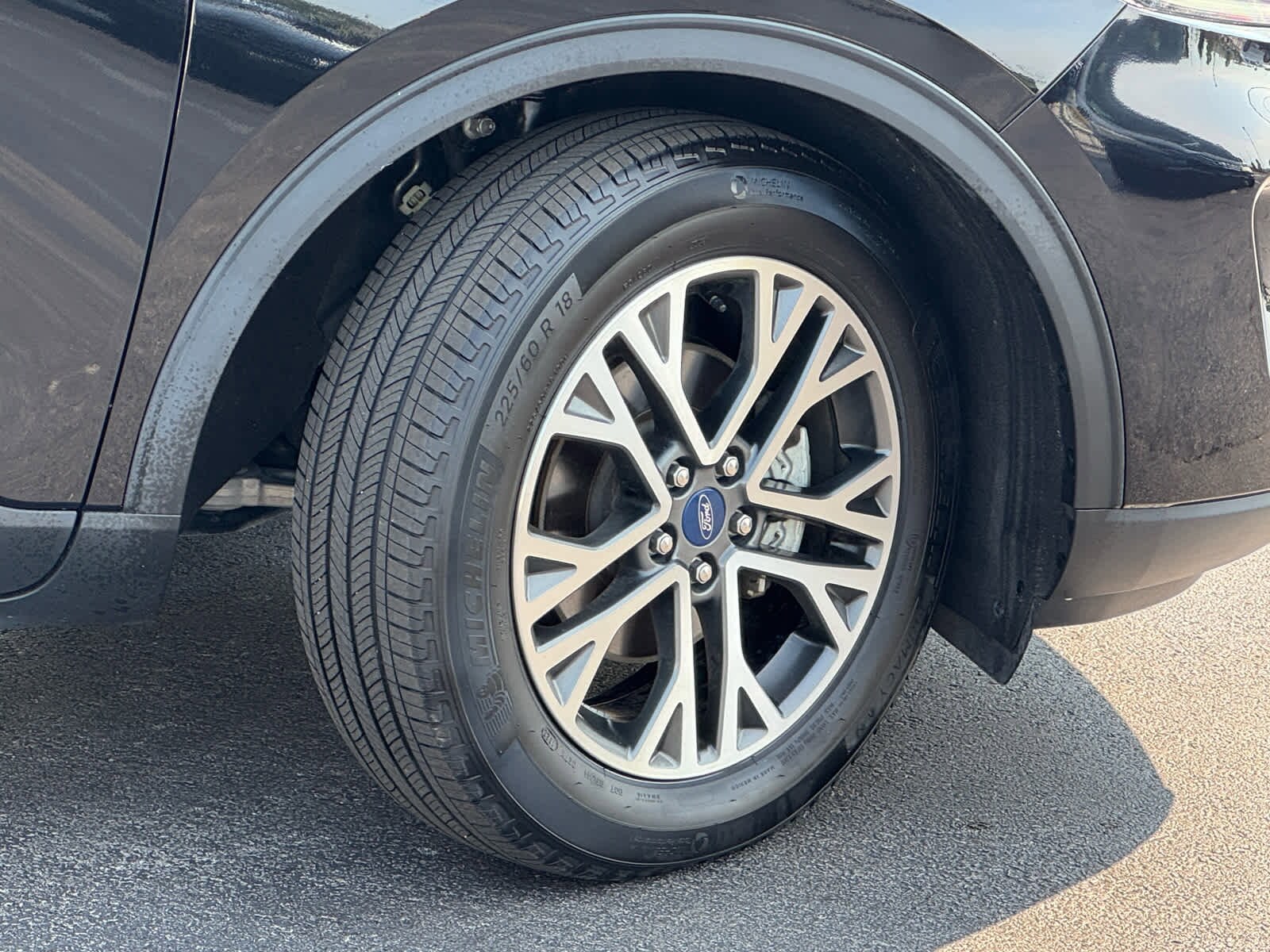 2022 Ford Escape SEL photo 2