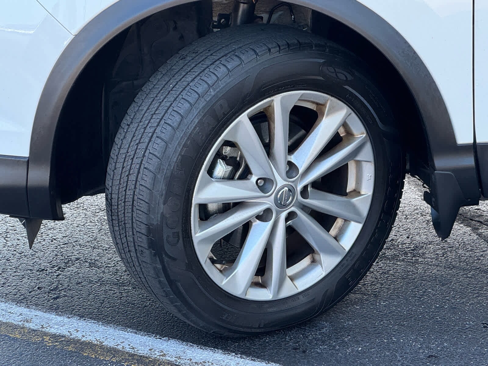 2018 Nissan Rogue Sport S photo 2