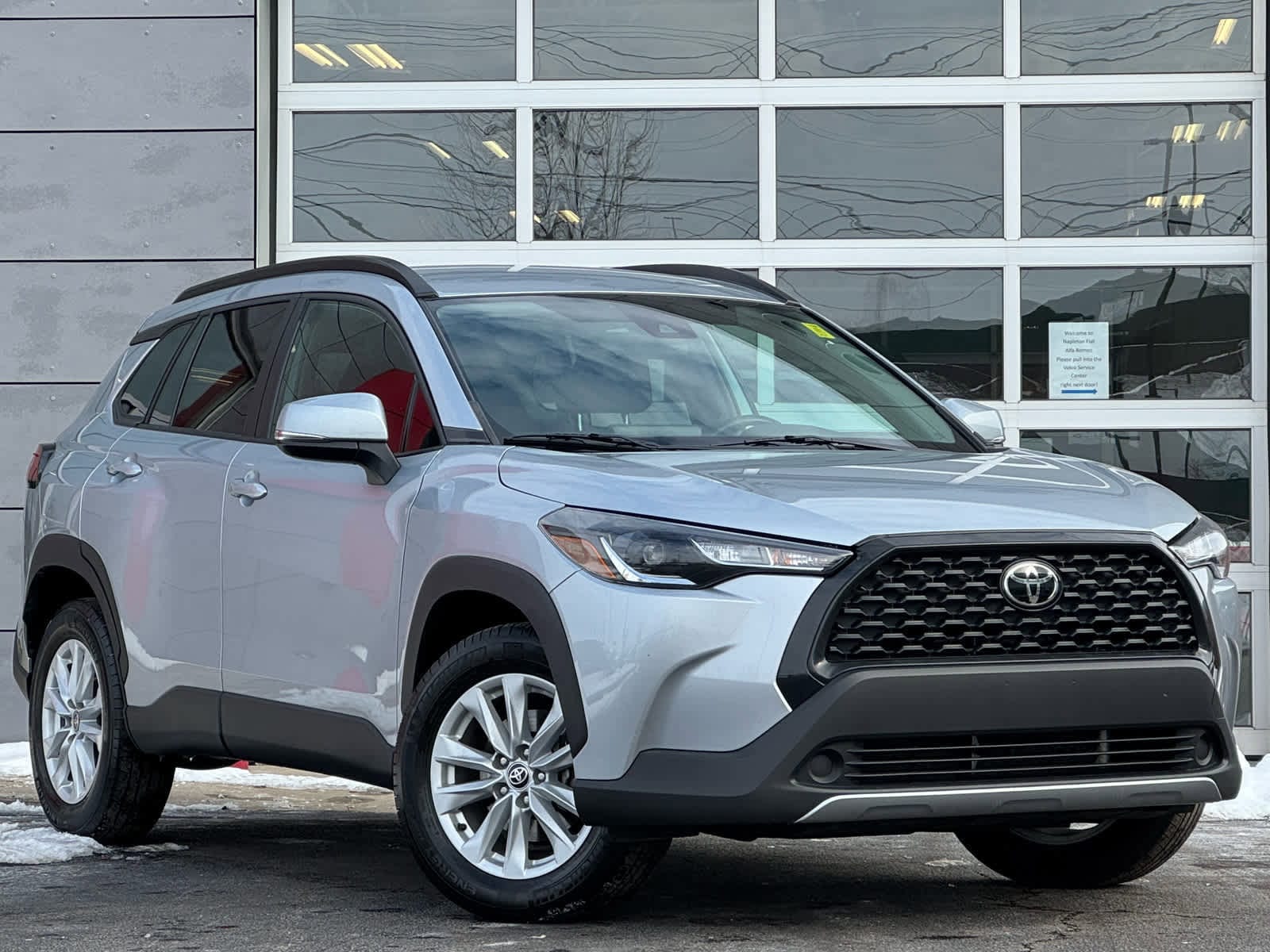 2022 Toyota Corolla Cross LE's photo