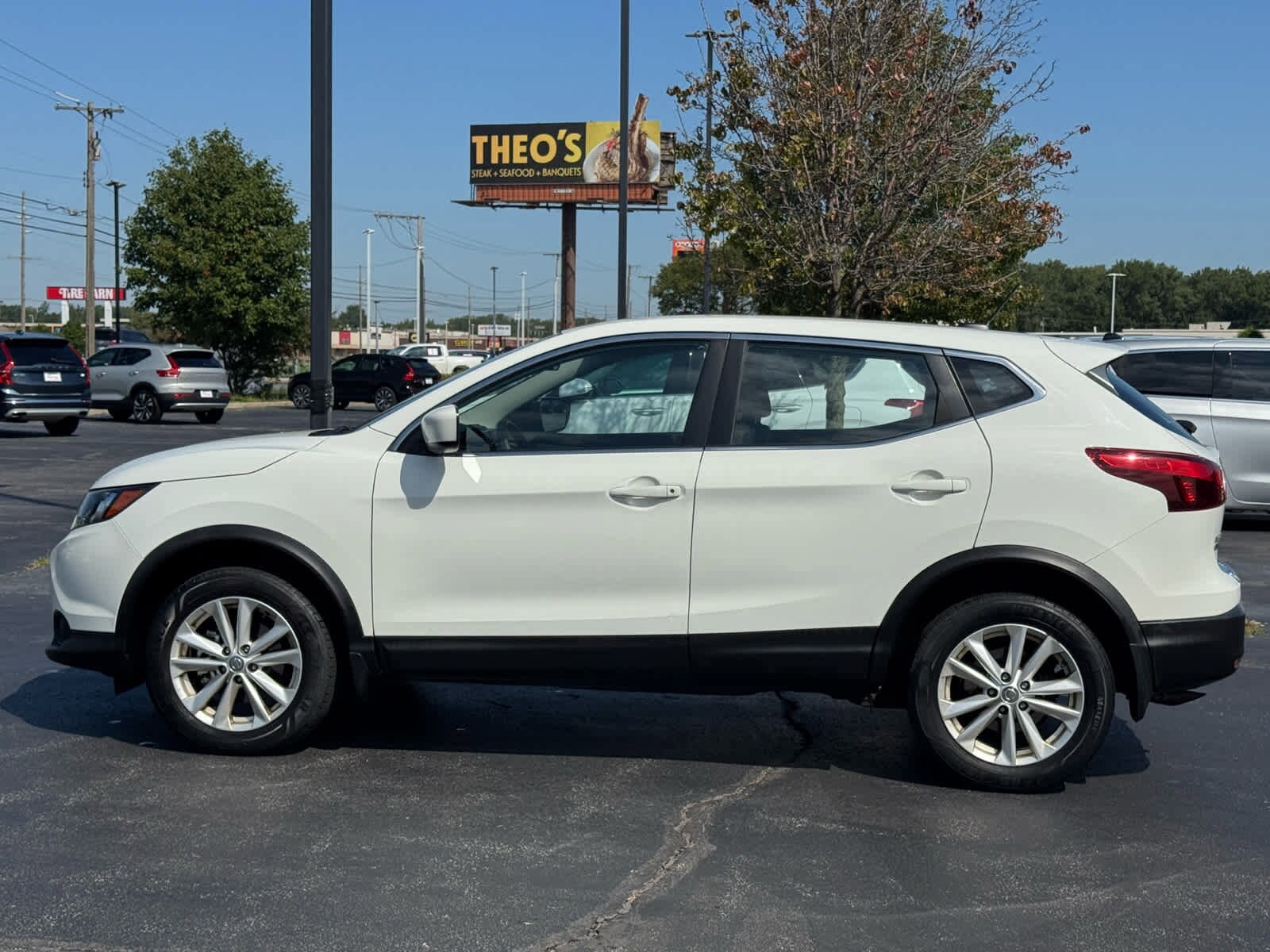 2018 Nissan Rogue Sport S photo 3