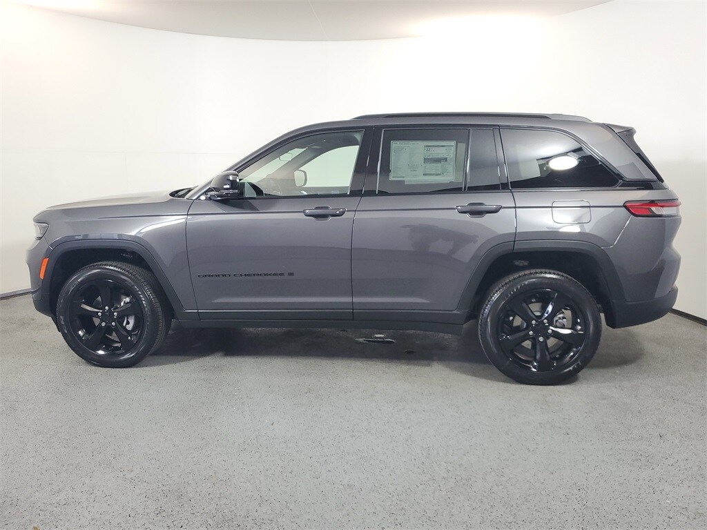 2025 Jeep Grand Cherokee Altitude photo 4