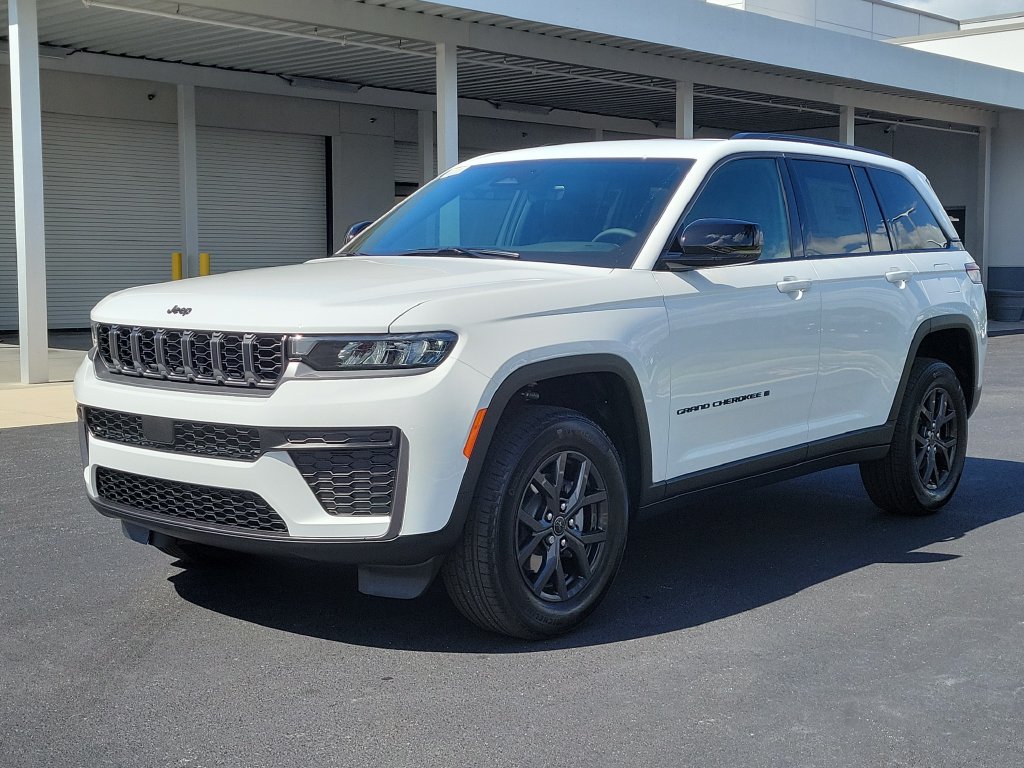New 2027 Jeep Grand Cherokee 2 Row LAREDO 4X Sport Utility