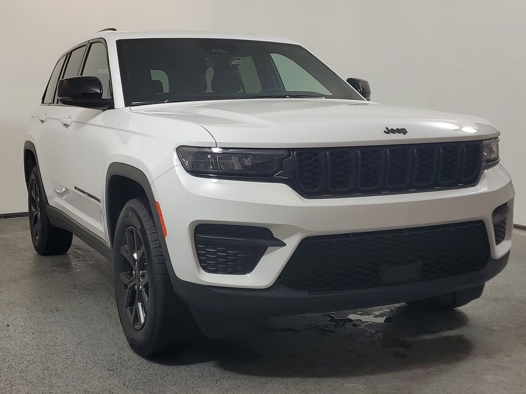 Used 2025 Jeep Grand Cherokee Altitude SUV