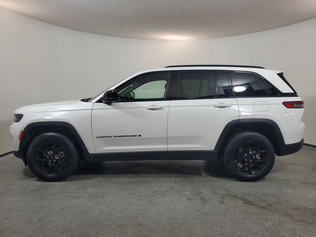 Used 2025 Jeep Grand Cherokee Altitude SUV