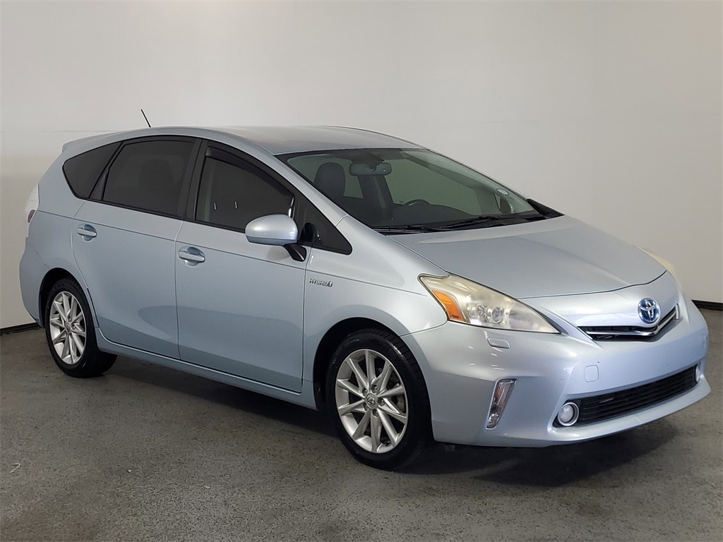 2014 Toyota Prius v Five