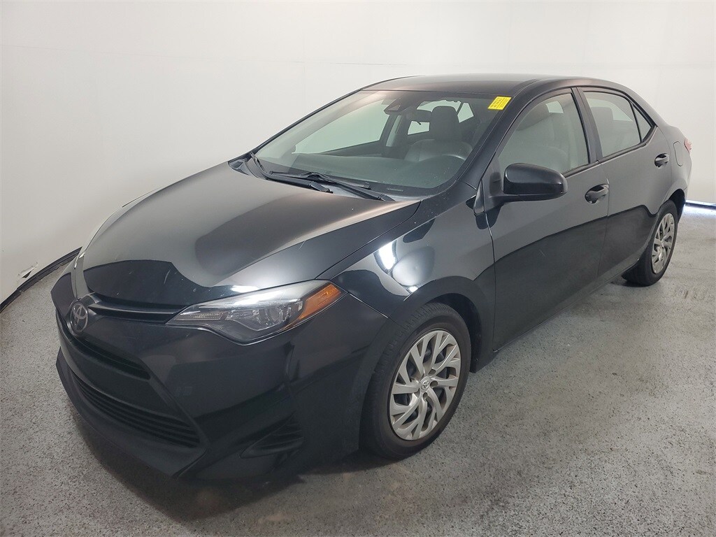 2019 Toyota Corolla LE photo 2