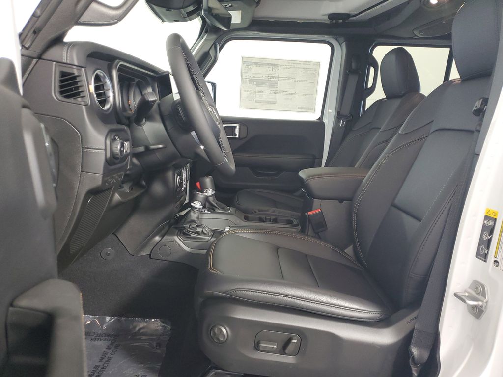 2026 Jeep Wrangler 4-Door Sahara - Photo 11