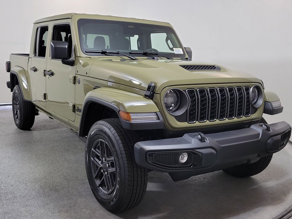 2026 Jeep Gladiator Sport S Auto's photo