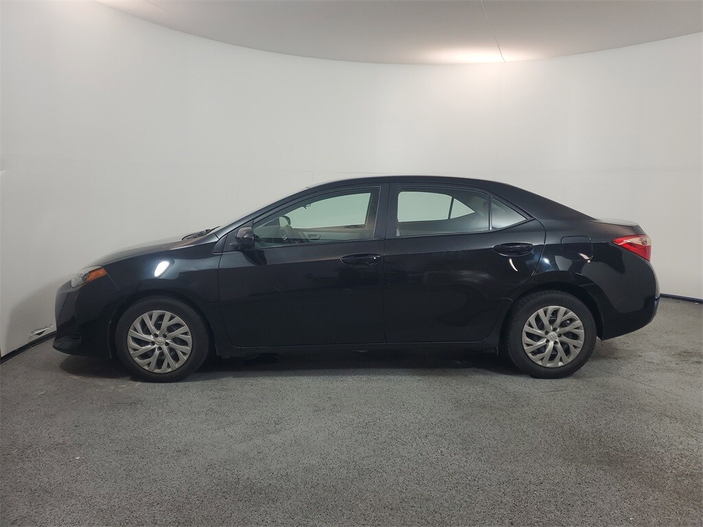2019 Toyota Corolla LE photo 3