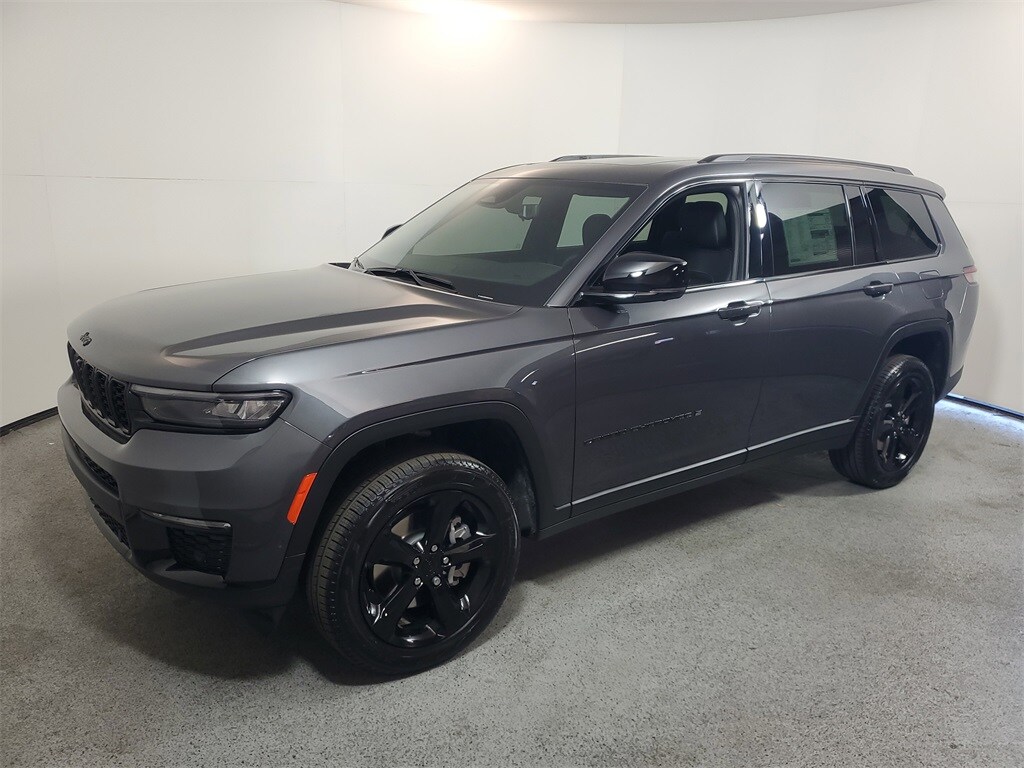 2025 Jeep Grand Cherokee Limited photo 2
