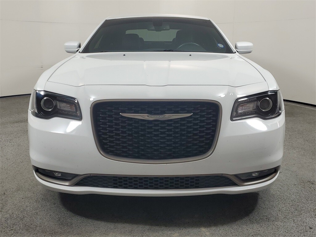 2019 Chrysler 300 S photo 2