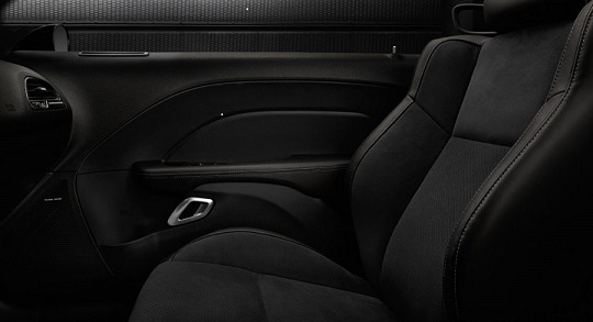 clermont-dodge-challenger-cargo-space