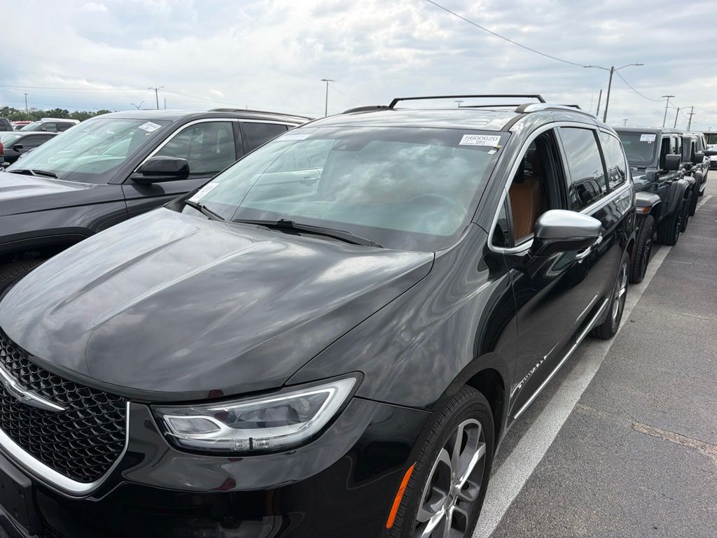 2021 Chrysler Pacifica Pinnacle's photo