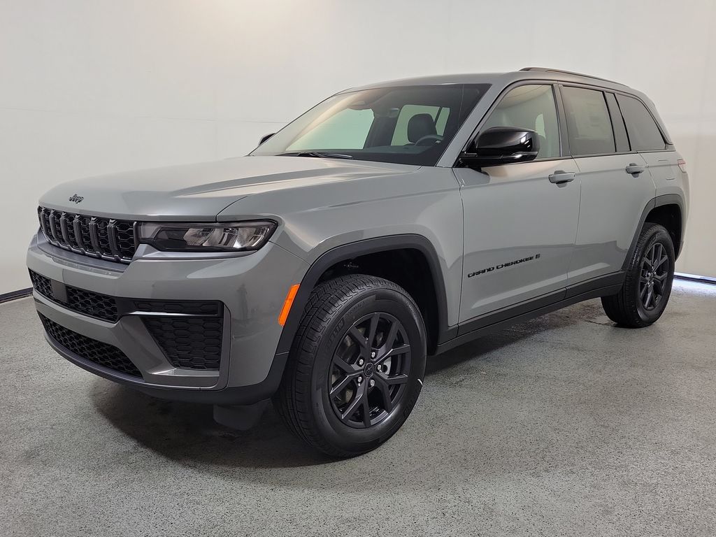 New 2027 Jeep Grand Cherokee 2 Row LAREDO 4X Sport Utility