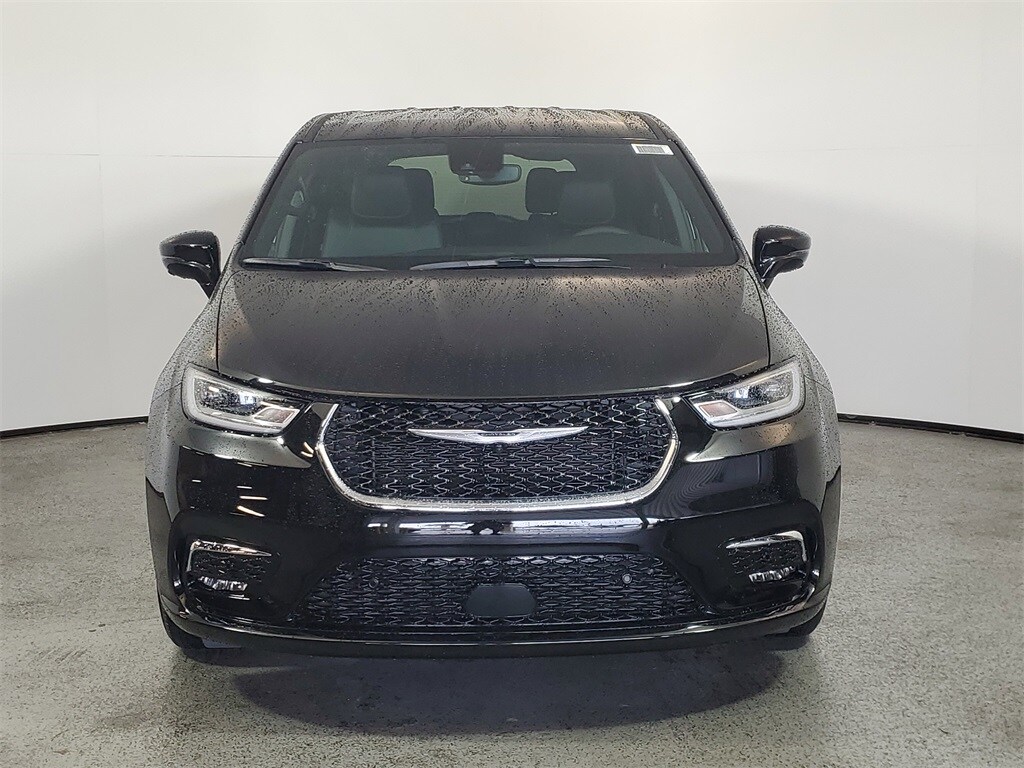 2026 Chrysler Pacifica photo 2