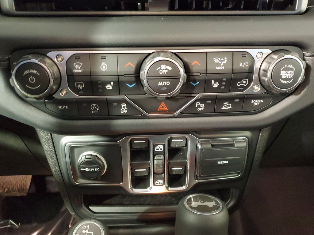 2026 Jeep Wrangler 4-Door Sahara - Photo 20
