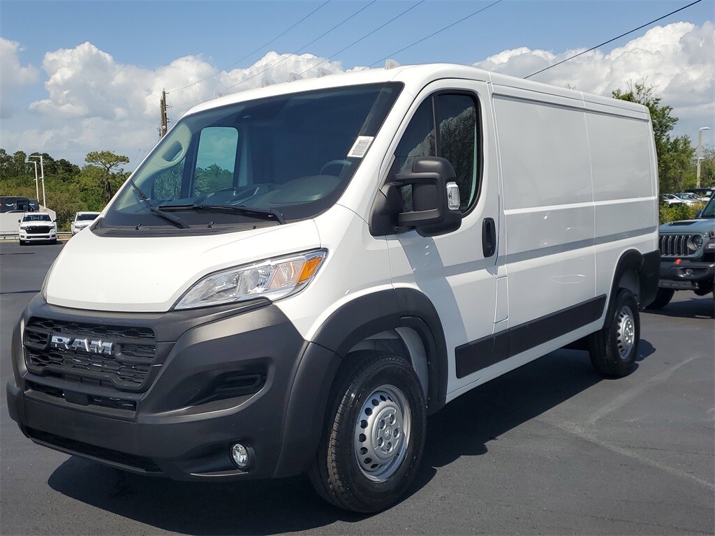 2025 Ram ProMaster 1500 Tradesman Cargo Van photo 3