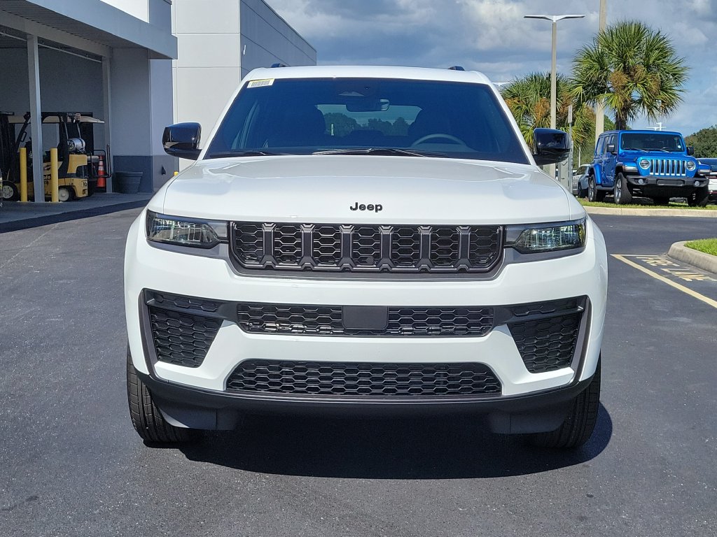 New 2027 Jeep Grand Cherokee 2 Row LAREDO 4X Sport Utility
