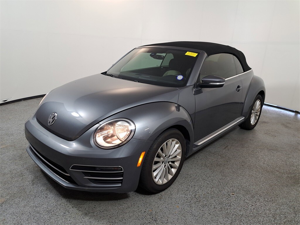 2019 Volkswagen Beetle Convertible Final Edition SE photo 2