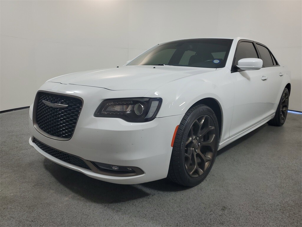 2019 Chrysler 300 S photo 3
