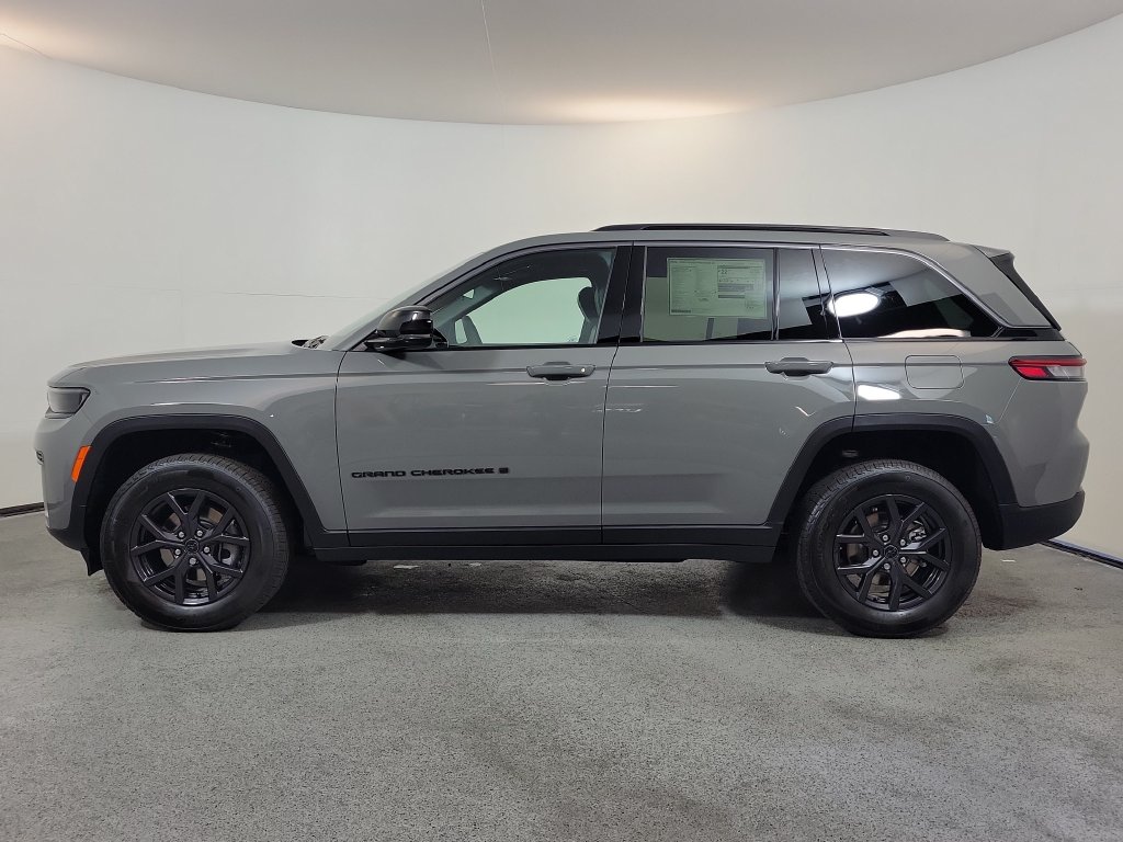 New 2027 Jeep Grand Cherokee 2 Row LAREDO 4X4 Sport Utility