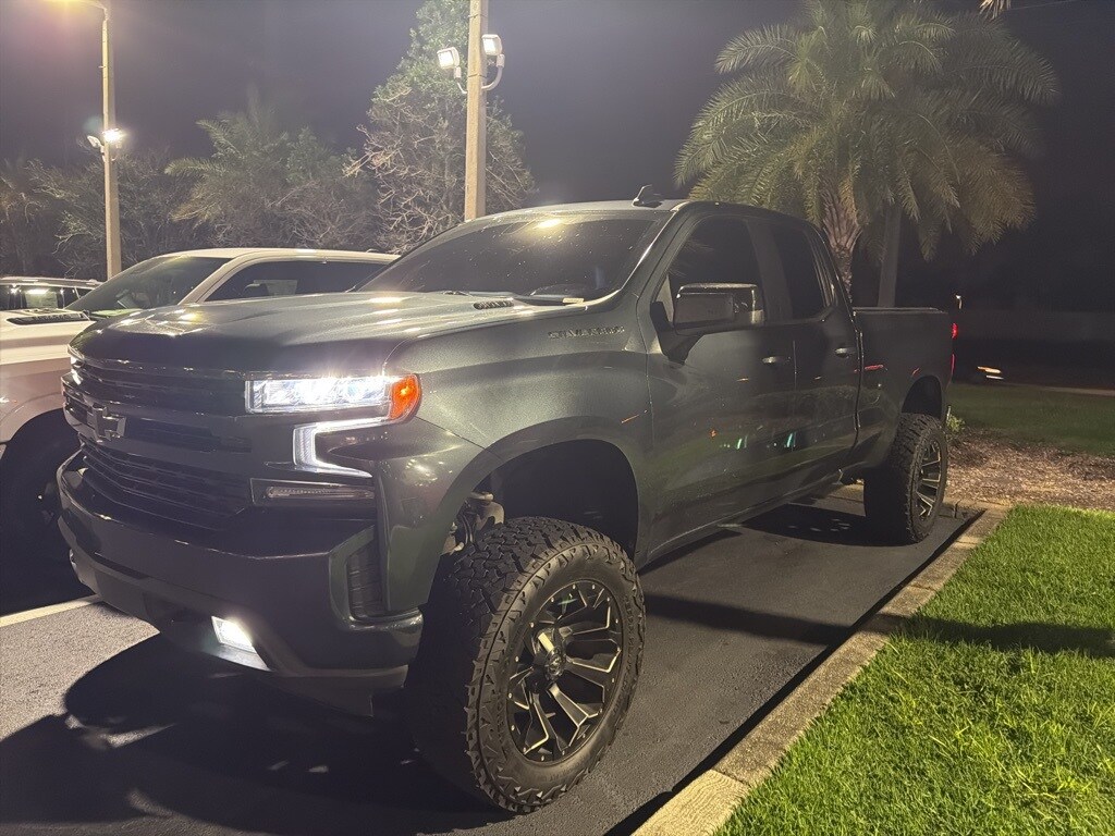 2020 Chevrolet Silverado 1500 RST photo 2