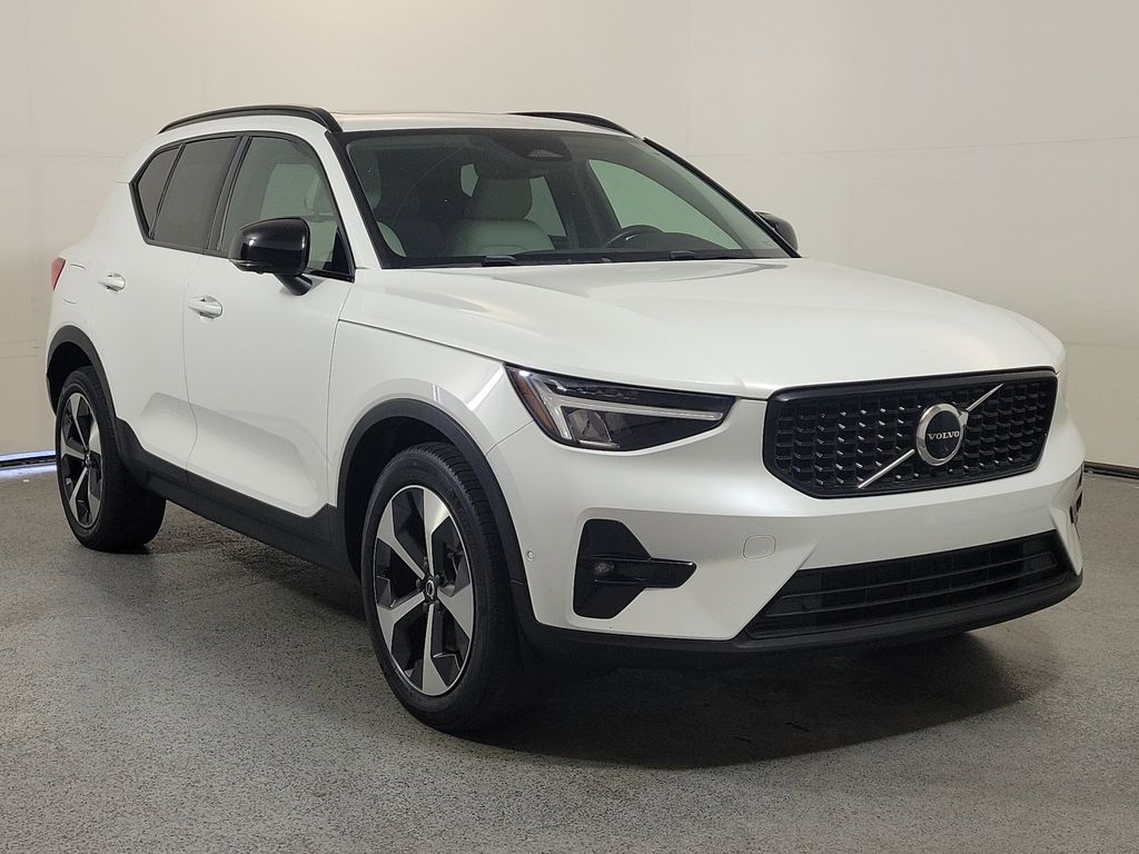 2023 Volvo XC40 B4 Ultimate Dark's photo