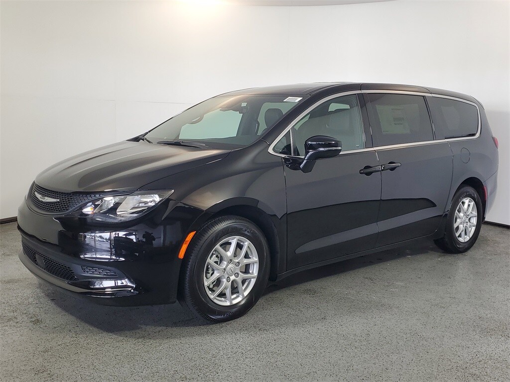 2026 Chrysler Voyager LX photo 3