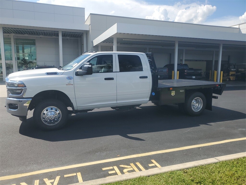 2025 Ram 3500 Tradesman photo 4