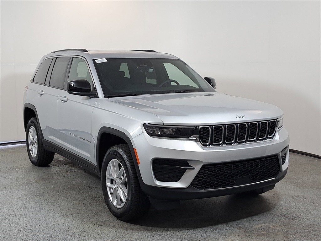 2025 Jeep Grand Cherokee Laredo's photo