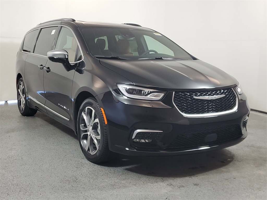 2026 Chrysler Pacifica Pinnacle's photo
