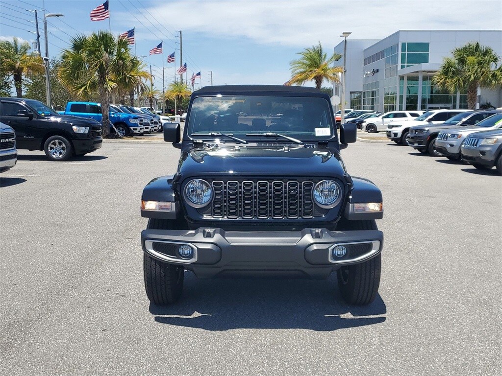 2024 Jeep Gladiator Sport S photo 2