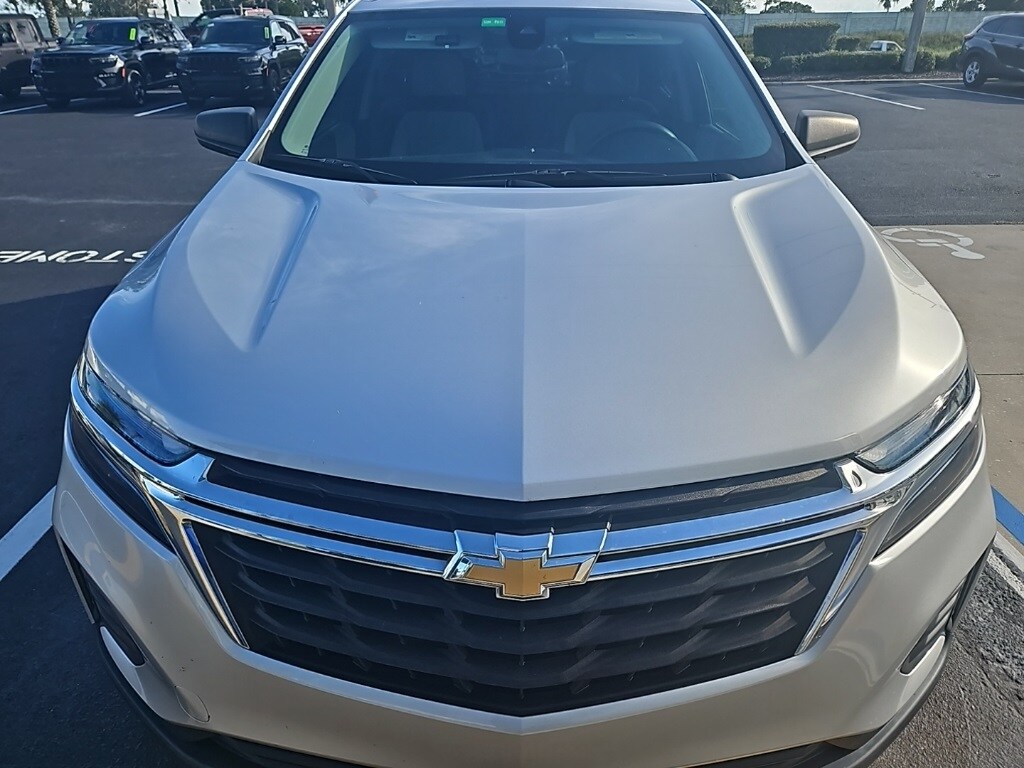 2022 Chevrolet Equinox LS photo 2