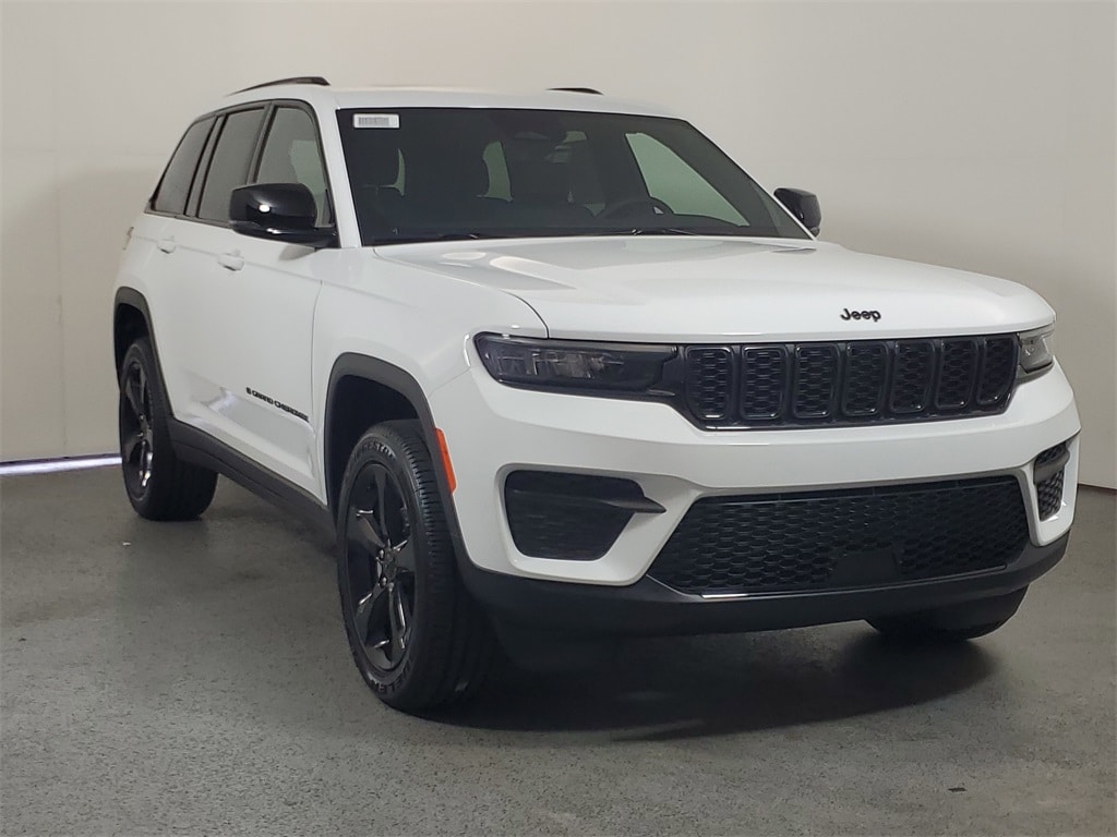 2025 Jeep Grand Cherokee Altitude's photo