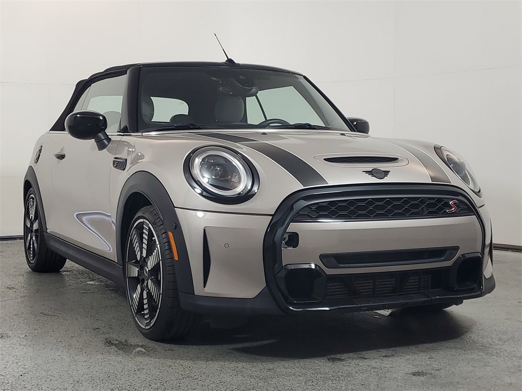 2023 MINI Convertible S's photo