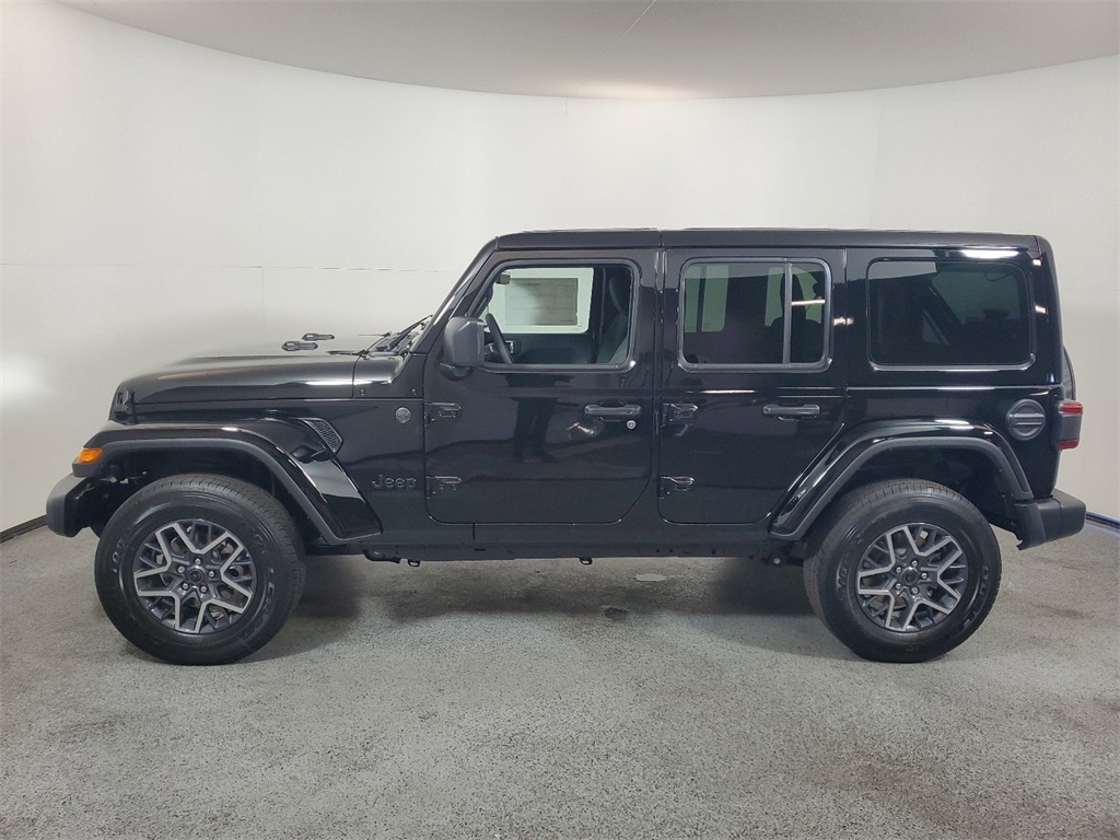 2025 Jeep Wrangler Sahara photo 4
