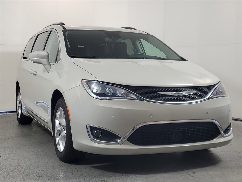 2020 Chrysler Pacifica Touring L Plus's photo