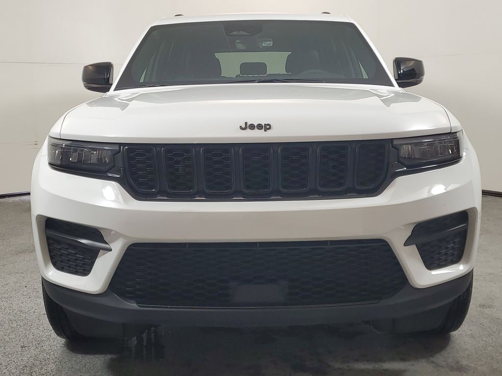 Used 2025 Jeep Grand Cherokee Altitude SUV