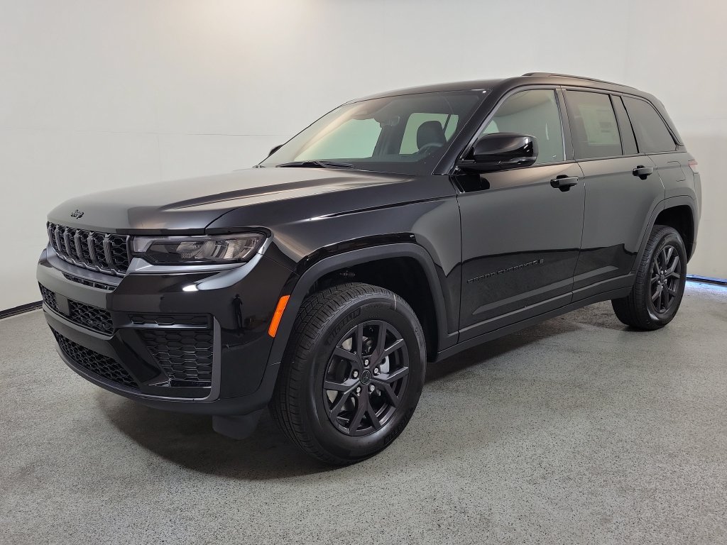 New 2027 Jeep Grand Cherokee 2 Row LAREDO 4X Sport Utility