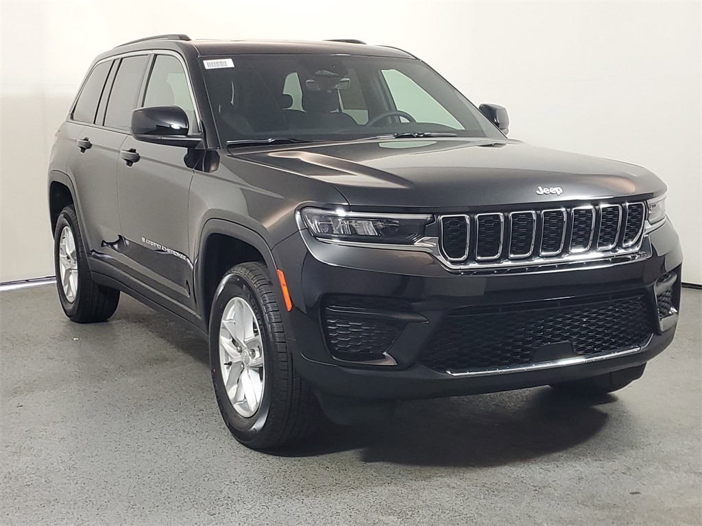 2025 Jeep Grand Cherokee Laredo's photo