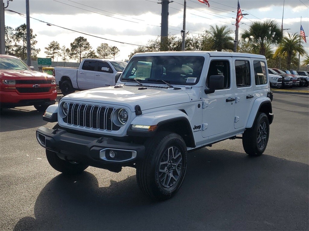 2025 Jeep Wrangler Sahara photo 3