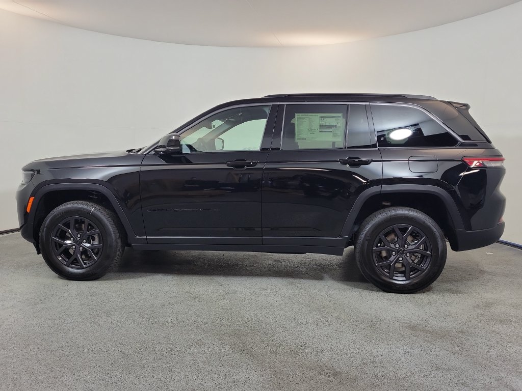 New 2027 Jeep Grand Cherokee 2 Row LAREDO 4X Sport Utility