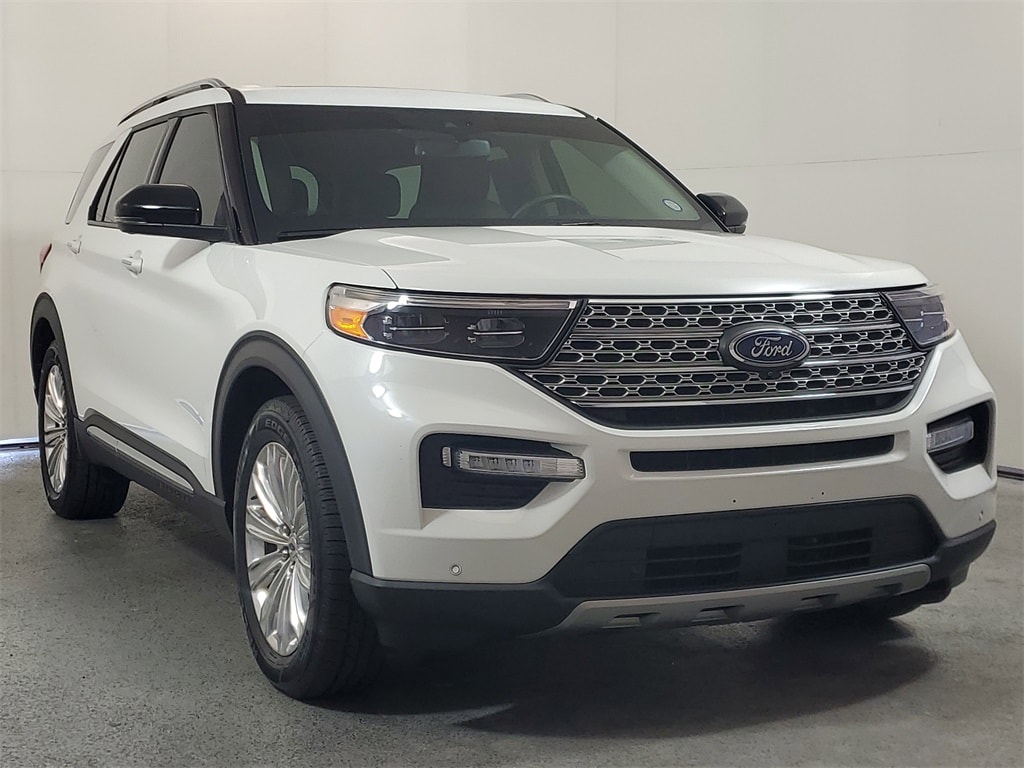 2022 Ford Explorer Limited's photo