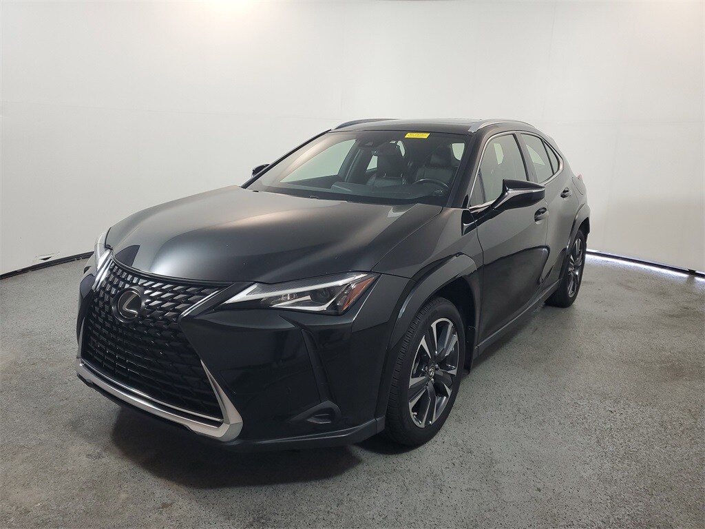 2022 Lexus UX 200 photo 3