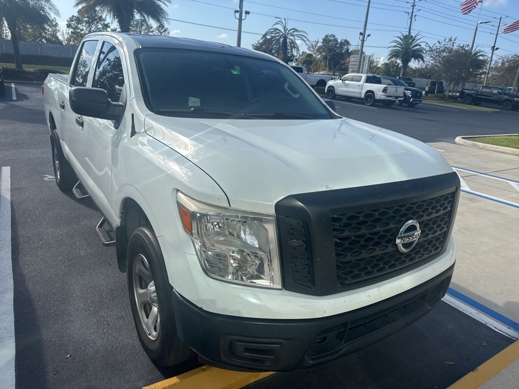 2017 Nissan Titan S's photo